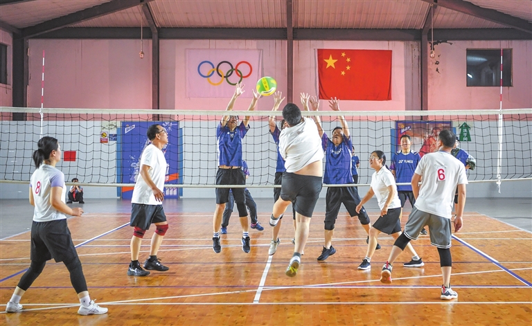 臨汾“禮贊新中國 逐夢(mèng)新時(shí)代”全民健身氣排球比賽成功舉行